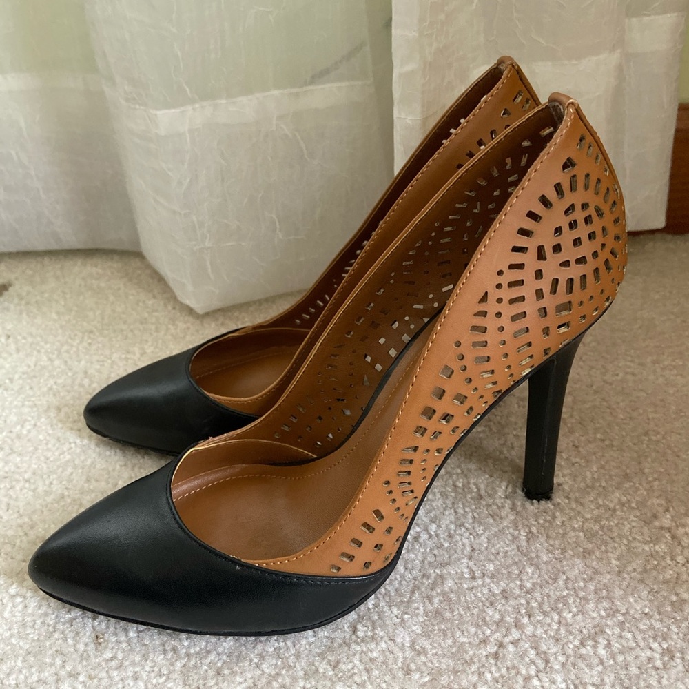 NEVER WORN BCBGeneration Laser-cut Black/Tan Heels